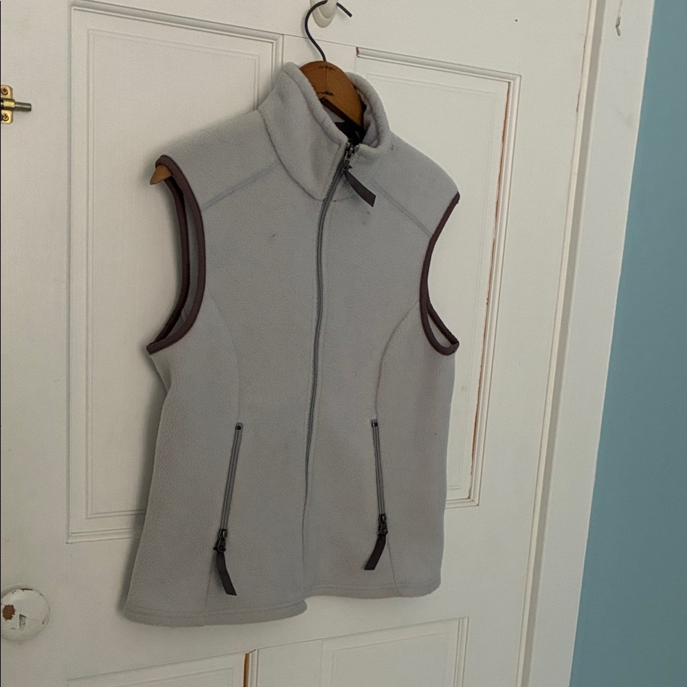 Patagonia Light Gray/Lavender Sleeveless Fleece Vest - Women's Zip Front